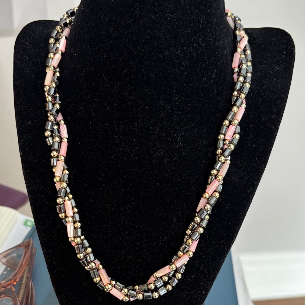 Chic Twisted Beaded Necklace - Pink and Black